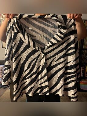 Never worn - Bourbon and Belles - Zebra Print Black and White Pleated plisse top
